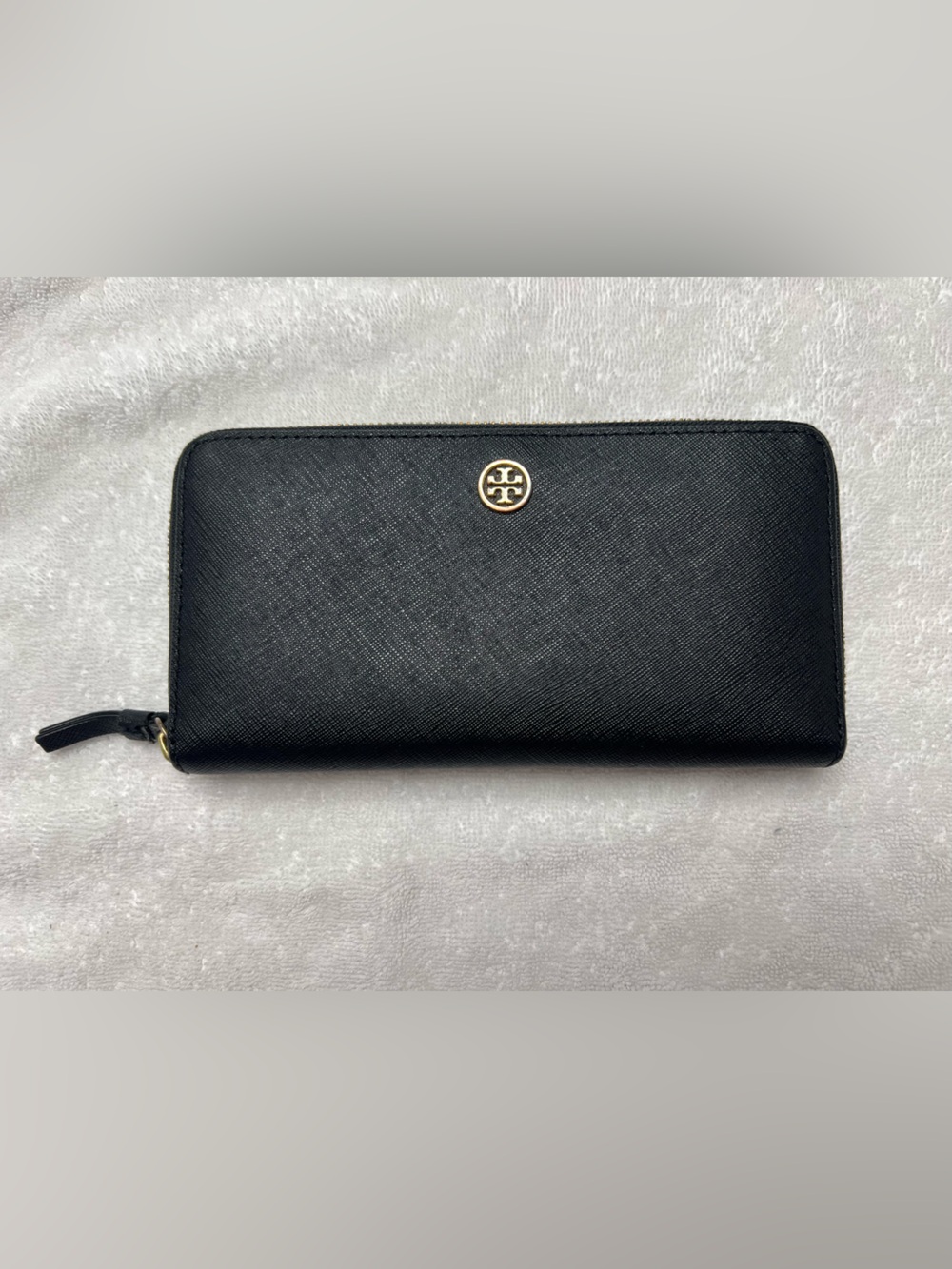 Tory Burch Robinson Black Saffiano Leather Zip Around Continental Wallet w/COA
